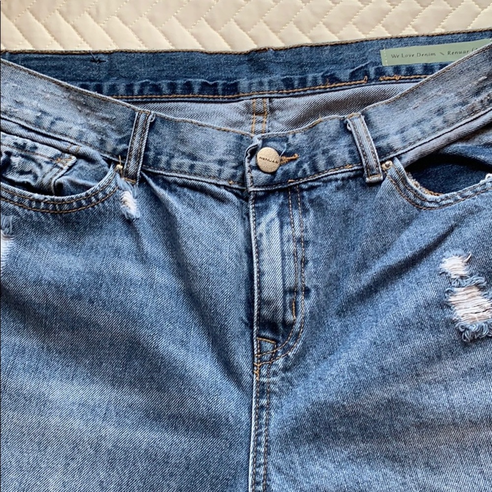 Distressed Jeans - Picture 3 of 4